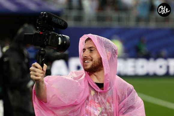 En 2024, elle affichait un chiffre d’affaires de 5,19 millions d’euros ! “En 2024, ma chaîne YouTube a généré 1.298.556 euros”, expliquait son dirigeant l’an dernier dans PAINBALL : si t’es pas honnête, tu souffres, l’émission de McFly et Carlito.
Michou lors d'une séance d'entraînement à l'université de Pennsylvanie, le 23 juin 2026, à Philadelphie, en Pennsylvanie. Photo : Johnny Fidelin/Icon Sport/ABACAPRESS.COM