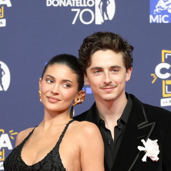 Premier tapis rouge à deux pour Kylie Jenner et Timothée Chalamet

Timothée Chalamet et sa compagne Kylie Jenner à la cérémonie David di Donatello Awards  à Rome. Zuma Press / Bestimage