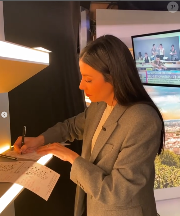 Claire Delorme bien accueillie par l'équipe de la matinale de LCI, le 24 avril 2025