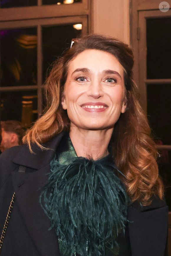 Il est l'oncle de Fanny Herrero, la célèbre scénariste...

Exclusif - Fanny Herrero - Backstage de la cérémonie des Prix Tetu 2024 au Trianon à Paris le 3 décembre 2024. Le premier show consacré aux personnalités, talents et artistes influent.e.s qui font avancer notre société vers l’acceptation de chacun.e. © Jack Tribeca - Coadic Guirec / Bestimage