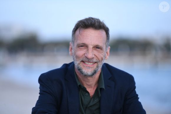 Exclusif - Close-up avec Mathieu Kassovitz sur la plage lors du 78ème Festival International du Film de Cannes, le 21 mai 2025.
© Rachid Bellak/Bestimage