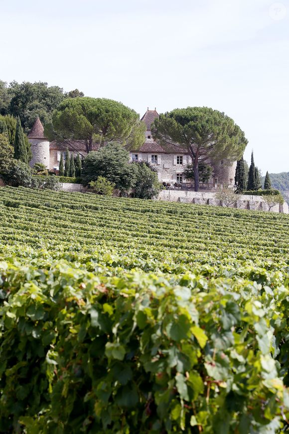 Le domaine est devenu un lieu de villégiature estival pour plusieurs générations royales.

Rendez-vous avec la reine Margrethe II de Danemark dans son château de Cayx, près de Cahors le 16 août 2018. 
© Patrick Bernard / Bestimage