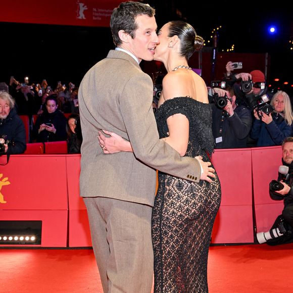 Dua Lipa et Callum Turner assistent à la projection du film *Rosebush Pruning* lors du 76e Festival international du film de Berlin, à Berlin, en Allemagne, le 14 février 2026. Photo de Julien Reynaud/APS-Medias/ABACAPRESS.COM