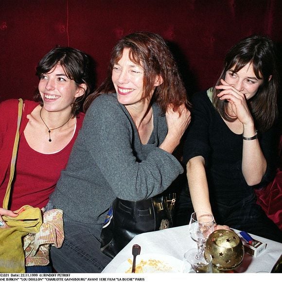 Jane Birkin avec ses filles Lou Doillon et Charlotte Gainsbourg.