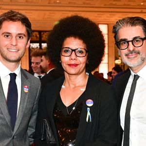 Gabriel Attal, Audrey Pulvar, Stéphane Hasbanian au dîner annuel du CCAF (Conseil de coordination des associations arméniennes de France) à l'hôtel du collectionneur à Paris le 11 mars 2025
Comme chaque année, la onzième édition du désormais fameux dîner du CCAF a fait salle comble. 450 personnes se sont retrouvées dans les salons de l'hôtel du collectionneur, à Paris. Lors du cocktail, plusieurs personnalités politiques ont eu l'occasion de s'entretenir avec les invités.
Comme de coutume, un certain nombre de figures intellectuelles étaient également au dîner.
C'est Nelson Monfort qui a présenté la soirée en rappelant que la soirée est l'occasion de nous retrouver et de réaffirmer les liens profonds qui unissent la France et l'Arménie, liens tissés par l'histoire, la culture et des valeurs communes.
Cette soirée incarne à la fois un hommage solennel et un appel à l'action. Hommage envers celles et ceux qui oeuvrent sans relâche pour la cause arménienne; mais appel à la communauté internationale pour qu'elle s'engage résolument pour la justice et la paix.

© Christian Liewig / Bestimage
