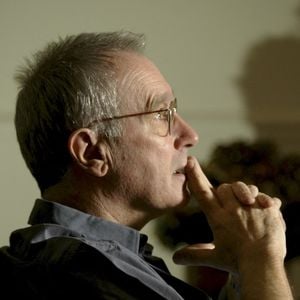 Archives - A Paris, chez lui, rendez-vous avec Bernard Le Coq à son domicile à Paris. Le 9 mai 2003
© Jean-Jacques Descamps via Bestimage