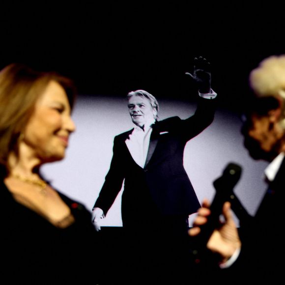juste après la disparition de l'acteur

Exclusif - Nicole Calfan et Véronique de Villèle lors de la soirée hommage Ciné-concert symphonique "Alain Delon, le dernier Samouraï" au palais des congrès à Paris le 8 novembre 2024 le jour de son anniversaire. Pour cette soirée, le chef d'orchestre Vahan Mardirossian a dirigé l'orchestre symphonique de Douai.
© Jacovides / Moreau / Bestimage
