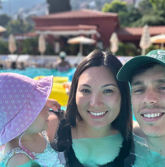 Qui pour rappel ont déjà une fille prénommée Victoire

Louis, Marie Ducruet et leur fille Victoire, née en avril 2023