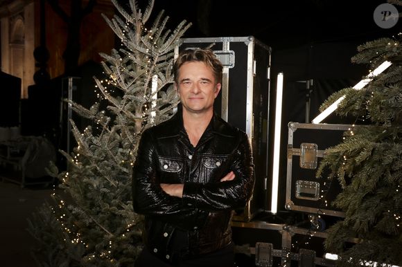 David Hallyday, en backstage de l’émission "La grande soirée du 31 décembre de Paris" diffusée sur France 2 sur les Champs-Elysées à Paris, France, le 31 décembre 2024.  © Clovis-Tribeca/Bestimage