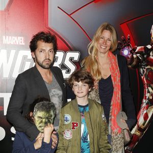 Frédéric Diefenthal avec son fils Gabriel (qu'il a eu avec Gwendoline Hamon dont il est séparé) et sa compagne - Vernissage de l'exposition"Marvel Avengers S.T.A.T.I.O.N." à La Défense le 3 mai 2016. © Christophe Aubert via Bestimage