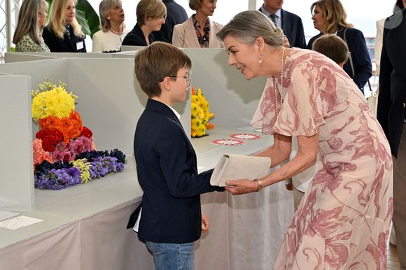 La princesse Caroline de Hanovre et Melanie De Massy guidés par la vice présidente du Garden Club Mme Cécilia Casiraghi ont inauguré le 57ème Concours International de Bouquets à Monaco, le 9 mai 2025. © Bruno Bebert/Bestimage