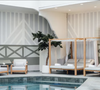 L'établissement intègre des installations haut de gamme comprenant six salons de soin, des espaces VIP, une piscine intérieure, ainsi qu'un parcours complet de saunas et hammam.