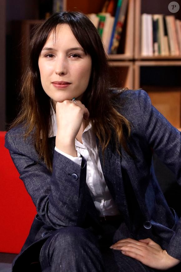 Par le passé, Jeanne Mas avait déjà évoqué les carrières de ses enfants. À propos de sa fille, elle confiait : "Je savais qu’elle réussirait, parce qu’elle avait ça en elle." 

Victoria Mas (Fille de Jeanne Mas) sur le plateau de l 'émission " La grande Librairie " sur France 5. Le 12 février 2020 © CEDRIC PERRIN / BESTIMAGE