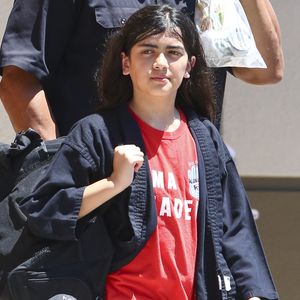 Prince Michael Jackson II, alias Blanket, suit son cours de karaté à Calabasas, Los Angeles, CA, USA, le 12 juillet 2015. Le fils de Michael Jackson, âgé de 13 ans, a bénéficié d'une escorte personnelle lorsqu'il a quitté le studio. Photo GSI/ABACAPRESS.COM
