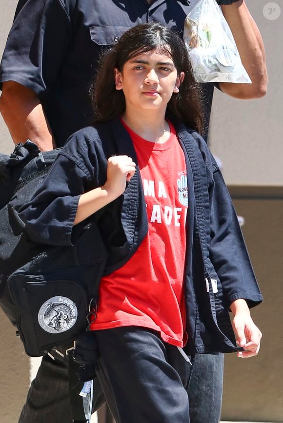 Prince Michael Jackson II, alias Blanket, suit son cours de karaté à Calabasas, Los Angeles, CA, USA, le 12 juillet 2015. Le fils de Michael Jackson, âgé de 13 ans, a bénéficié d'une escorte personnelle lorsqu'il a quitté le studio. Photo GSI/ABACAPRESS.COM