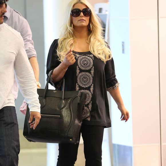 Jessica Simpson, à l'aéroport de Los Angeles, le 9 septembre 2012. FAMEFLYNET / BESTIMAGE