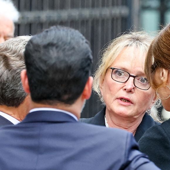 Nicolas Sarkozy et son épouse Carla Bruni, ainsi que Claude Chirac, lors des funérailles de B. Chirac à la basilique Sainte-Clotilde à Paris (7e) le 12 juin 2026. L’ancienne première dame de France est décédée le 5 juin 2026 à l’âge de 93 ans. 
© Jacovides / Liewig / Bestimage