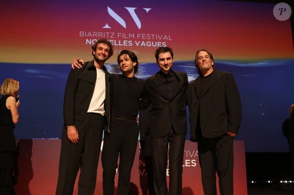 Film 'ouverture du festival - "Nouvelle Vague" du réalisateur Richard Linklater entouré de Aubry Dullin, Paolo Luka-Noé, Guillaume Marbeck au Théatre de la Gare du Midi à Biarritz,le 24 juin 2025. ©Jean-Marc Lhomer/Bestimage. - Cérémonie d'ouverture du 3ème Festival International du Film "Nouvelles Vagues" de Biarritz le 24 juin 2025. © Jean-Marc Lhomer/Bestimage