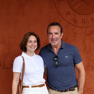 Jean Dujardin et sa femme Nathalie Péchalat au village lors des Internationaux de France de tennis de Roland Garros 2023, à Paris, France, le 11 juin 2023. 

© Jacovides-Moreau/Bestimage