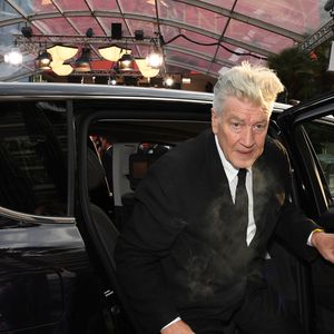 David Lynch arrive en voiture officielle du festival pour la montée des marches du film "Twin Peaks" lors du 70ème Festival International du Film de Cannes, le 25 mai 2017. ©Agence / Bestimage