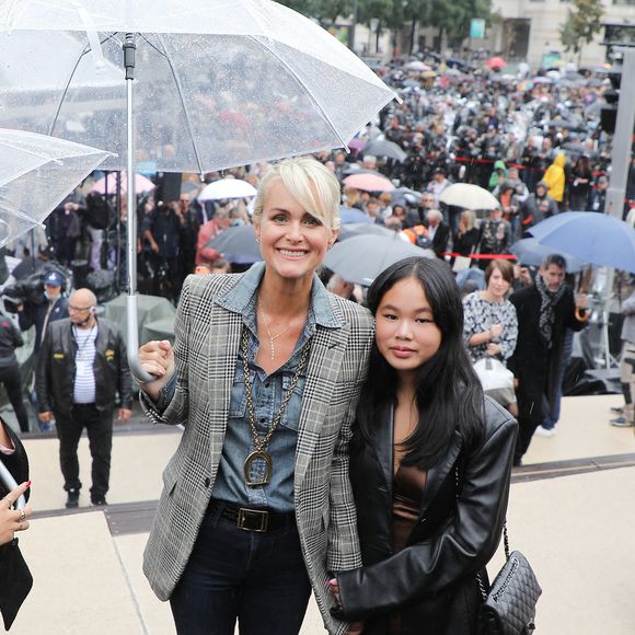 Des souvenirs que Serge Varasno peut partager avec les filles de Laeticia Hallyday

Exclusif - Laeticia Hallyday et ses filles Jade et Joy -- Inauguration de l'esplanade "Johnny Hallyday" et de la statue "Quelque chose de ..." de l'artiste Bertrand Lavier sur le parvis de la salle de concert AccorHotels Arena Paris Bercy à Paris. Le 14 septembre 2021
© Borde-Jacovides-Moreau / Bestimage