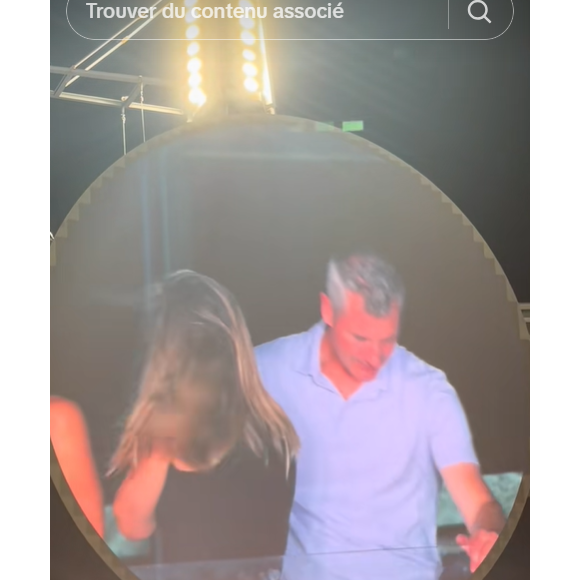 L’épouse du dirigeant, supposément absente lors de la scène, a supprimé ses comptes en ligne après avoir retiré toute mention de son mari. 

Capture d'écran TikTok de la scène au concert de Coldplay.