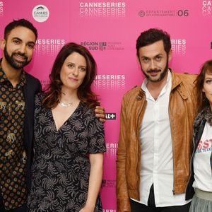 Joakim Latzko, Anne Décis, Emanuele Giogi et Elodie Varlet de la série "Plus Belle La Vie" sur la croisette lors de la 2ème édition du "Canneseries" à Cannes, France, le 7 avril 2019. © Bruno Bébert/Bestimage