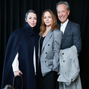 Olivia Colman, Stella McCartney, Richard E. Grant - Défilé Stella McCartney Femmes Automne/Hiver 2025-2026 à Paris le 5 mars 2025 Backgrid USA / Bestimage