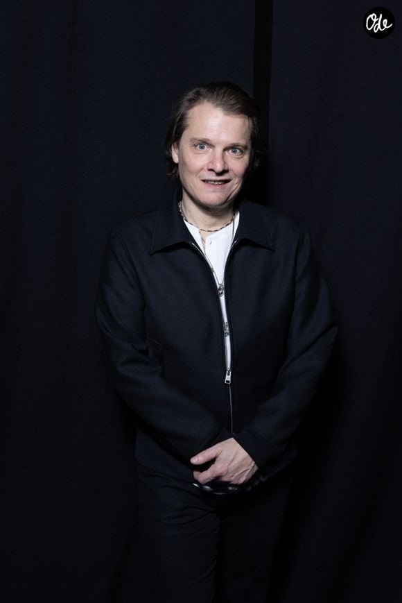 Exclusif - Benabar en backstage de l'enregistrement de l'émission "La Boîte à secrets", présentée par F.Bollaert et diffusée le 16 janvier 2026 sur France 3, dans les studios du Lendit à Saint-Denis, France, le 16 décembre 2025. © Cyril Moreau/Bestimage
