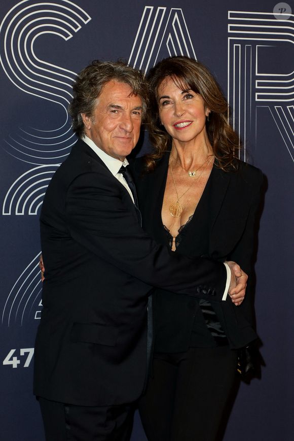 François Cluzet et sa femme Narjiss Slaoui-Falcoz au photocall de la 47ème édition de la cérémonie des César à l'Olympia à Paris, le 25 février 2022. © Borde-Jacovides / Bestimage