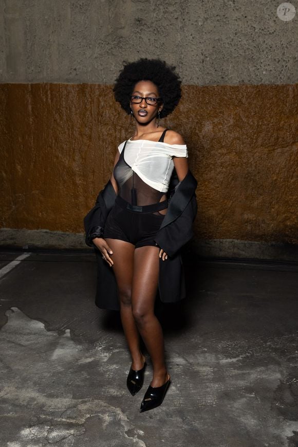 L'ex-chanteuse de la Star Academy a enregistré six épisodes

Ebony au défilé "Louis Gabriel Nouchi" Collection Prêt-à-Porter Mode Masculine Automne / Hiver 2026-2027 lors de la Fashion Week de Paris (PFW), le 23 Janvier 2026.
 
© Jeremy MELLOUL / Bestimage