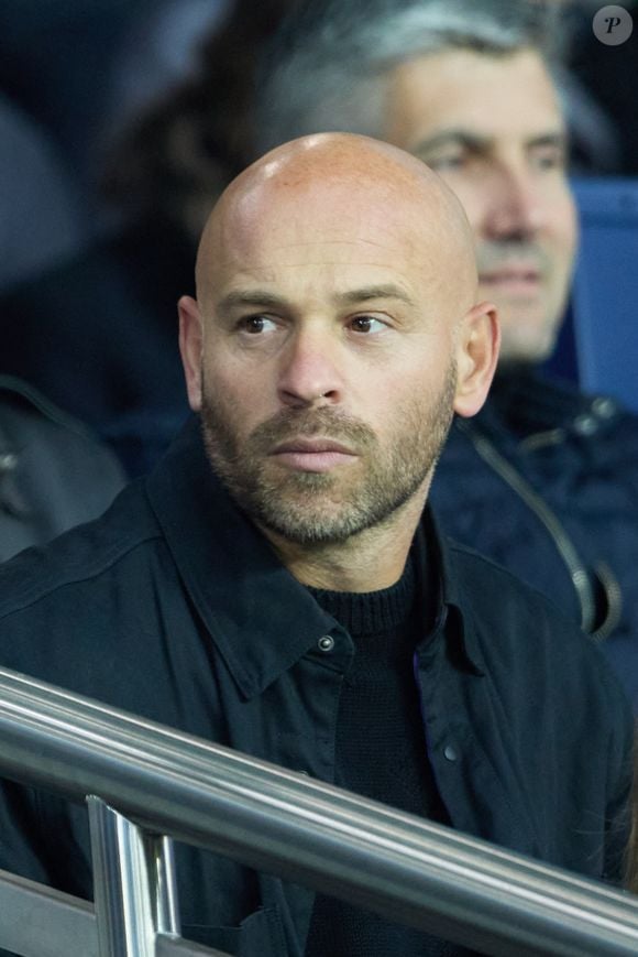 Franck Gastambide - People en tribunes lors du match de championnat de Ligue 1 Uber Eats opposant le Paris Saint-Germain (PSG) au RC Lens (3-1) au Parc des Princes à Paris le 15 avril 2023. © Cyril Moreau/Bestimage