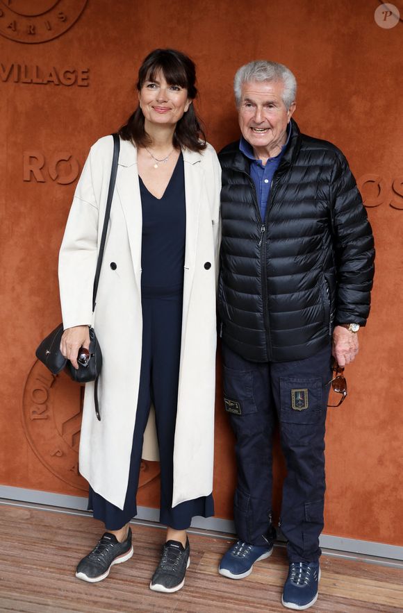 Claude Lelouch et sa compagne Valérie Perrin au village (jour 10) lors des Internationaux de France de Tennis de Roland Garros 2022 à Paris, France, le 31 mai 2022. © Dominique Jacovides/Bestimage