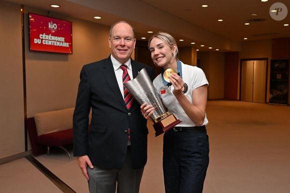 Cassandre Beaugrand, la championne olympique de Triathlon, Trophée d'Or et Sportive de l'année, lors de la remise des prix de l'ASM Omnisports (Association Sportive de Monaco) à l'auditorium Rainier III à Monaco, le 13 novembre 2024. © Bruno Bebert/Bestimage