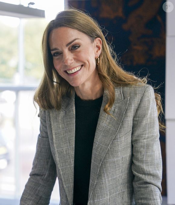 Tout comme Kate Middleton, son frère et sa sœur sont assez discrets concernant leur vie privée.

La princesse de Galles lors d'une visite à Sudbury Silk Mills à Sudbury, Suffolk, une usine de tissage familiale qui est à la pointe du tissage jacquard et fait partie intégrante de l'industrie textile britannique depuis plus de 300 ans. © Edwards Arthur/PA Photos/ABACA