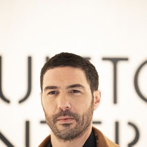 Une transformation spectaculaire que son corps lui fait payer aujourd'hui.

Tahar Rahim assiste au défilé Louis Vuitton Homme Automne-Hiver 2026-2027 dans le cadre de la Fashion Week de Paris, le 20 janvier 2026 à Paris, en France. 

Photo de Eliot Blondet/ABACAPRESS.COM