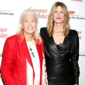 Il s'agit de Diane Ladd, 89 ans, la mère de l'actrice américaine Laura Dern.

Diane Ladd et Laura Dern aux "AARP Movies For Grownups Awards" à l'hôtel Four Seasons à Beverly Hills, le 11 janvier 2020. 

Photo : Kay Blake/ZUMA Wire / Bestimage