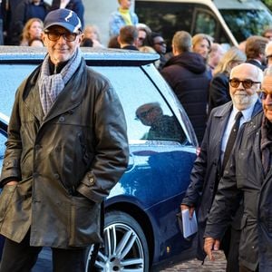 Lors de ses obsèques célébrées le 10 octobre 2024 à l'église Saint-Eustache dans le 1er arrondissement de Paris, toute la troupe du Splendid dont il faisait partie s'était réunie pour un ultime hommage à l'acteur

Thierry Lhermitte, Gérard Jugnot, Christian Clavier - Sortie des Obsèques de Michel Blanc en l'église Saint-Eustache à Paris, le 10 octobre 2024. 
© Moreau / Jacovides / Bestimage