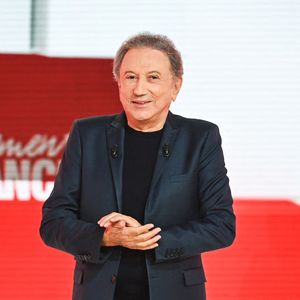 “Je veux mourir à la télé après le générique de fin”, résume Michel Drucker

Exclusif - Michel Drucker - Enregistrement de l'émission "Vivement Dimanche" au Studio Gabriel à Paris, présentée par M.Drucker et diffusée le 5 octobre sur France 3
© Guillaume Gaffiot / Bestimage