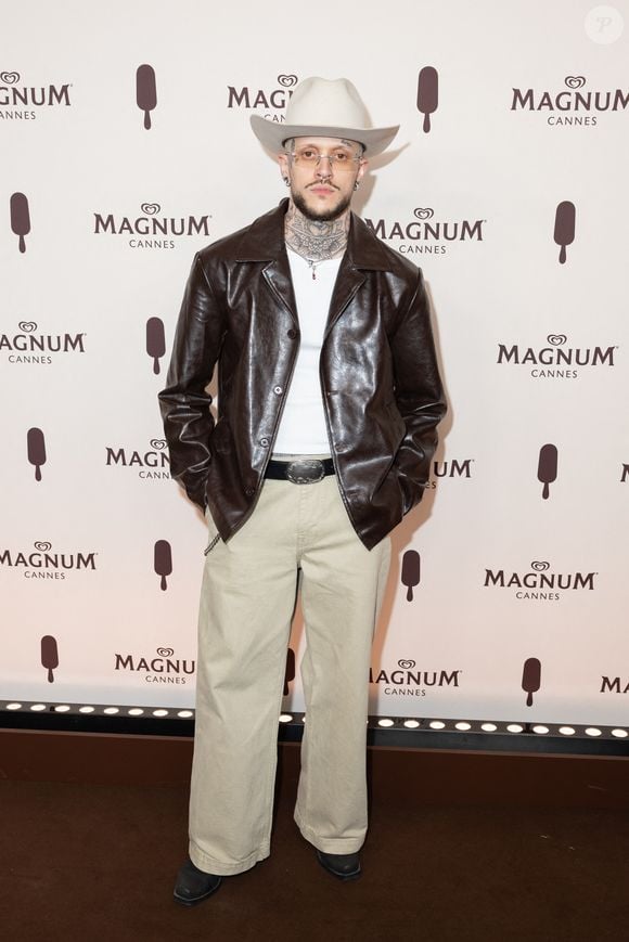Nelson Coyne au photocall de la Plage Magnum lors du 78eme Festival de Cannes, 16 mai 2025.

Photo : Jeremy Melloul / Bestimage