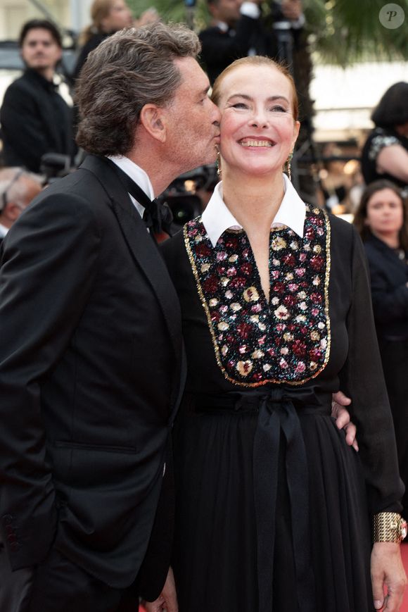 Carole Bouquet et Philippe Sereys de Rothschild assistent au tapis rouge de la cérémonie de clôture du 75ème festival de Cannes au Palais des Festivals le 28 mai 2022 à Cannes, France.  Photo by David Niviere/ABACAPRESS.COM