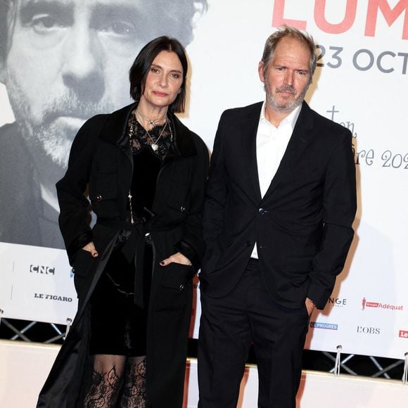 plus de trois décennies après leurs premiers regards échangés.

Géraldine Pailhas et son mari Christopher Thompson - Photocall lors de la cérémonie d'ouverture de la 14ème édition du Festival Lumière 2022 à la Halle Tony Garnier à Lyon le 15 octobre 2022.
© Domnique Jacovides / Bestimage