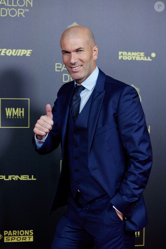 Zinedine Zidane - Photocall de la 66ème cérémonie du Ballon d'Or au Théâtre du Chatelet à Paris le 17 octobre 2022. © Cyril Moreau/Bestimage