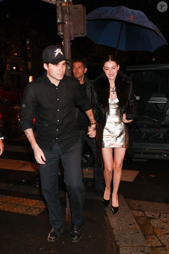 Exclusif  - Nicola Peltz et Brooklyn Beckham à Paris. Backgrid USA / Bestimage