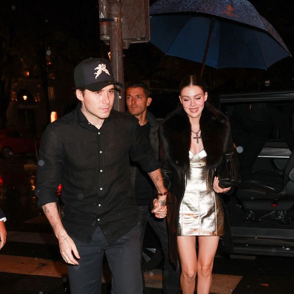 Exclusif  - Nicola Peltz et Brooklyn Beckham à Paris. Backgrid USA / Bestimage