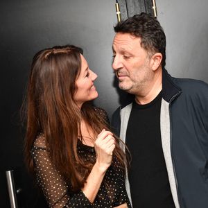 Une pause salvatrice loin du tumulte métropolitain qui lui permet de tirer de belles leçons de vie.
Mareva Galanter (Miss France 1999) et Arthur (Jacques Essebag) au concert de M.Galanter au théâtre Music-Hall Show l'Alhambra à Paris, France, le 23 novembre 2023. © Veeren/Bestimage