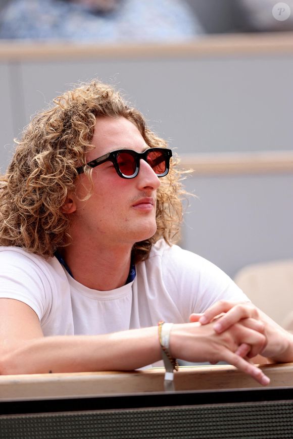 Joalukas Noah dans les tribunes lors des Internationaux de France de Tennis de Roland Garros 2025, à Paris, France, le 3 juin 2025. © Jacovides-Moreau/Bestimage