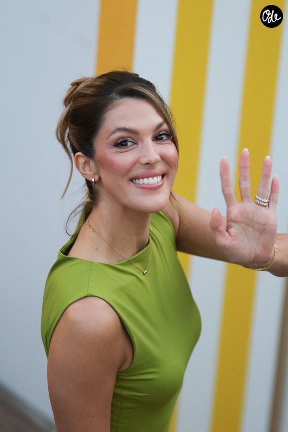 L’ex-Miss France 2016 profite pleinement de son escapade italienne.

Iris Mittenaere et Antoine Dupont lors de la 79e édition du Festival de Cannes, le 19 mai 2026 à Cannes, en France. Photo de Nacer Aissaoui/ABACAPRESS.COM
