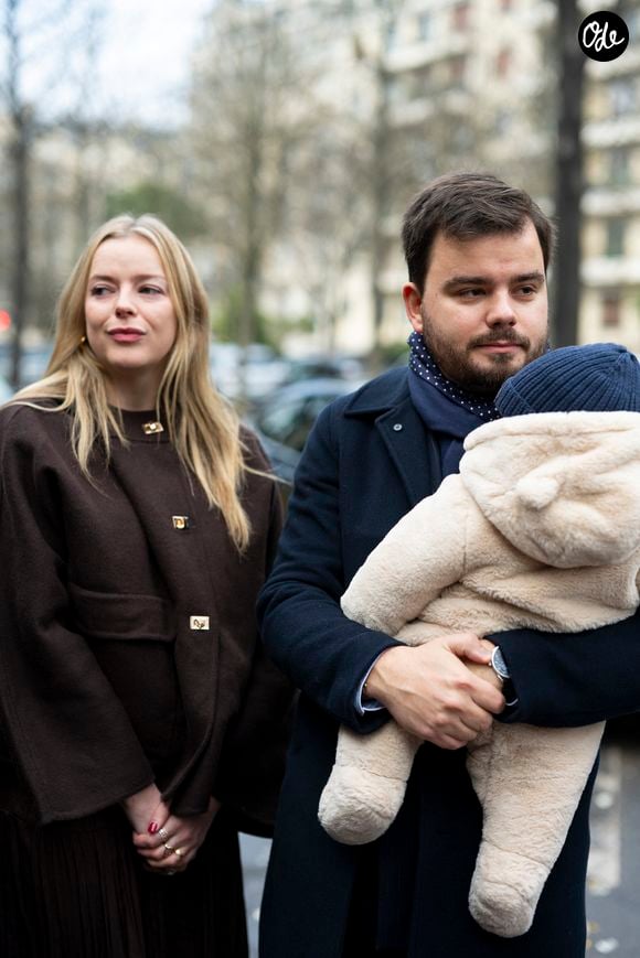 Gauthier Le Bret, son fils, Marcel (cinq mois) dans ses bras et sa femme Eloïse - Mariage civil de Georges Fenech et Amélie Leperre-Dimeglio à la mairie du 16ème arrondissement de Paris le 31 janvier 2026. © Pierre Perusseau / Bestimage