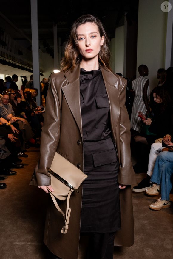 Dharma Mangia Woods - Front row du défilé Tod's lors de la Fashion Week de Milan (MFW), à Milan, Italie, le 28 février 2025. © Stefano Guindani/SGPP/Bestimage
